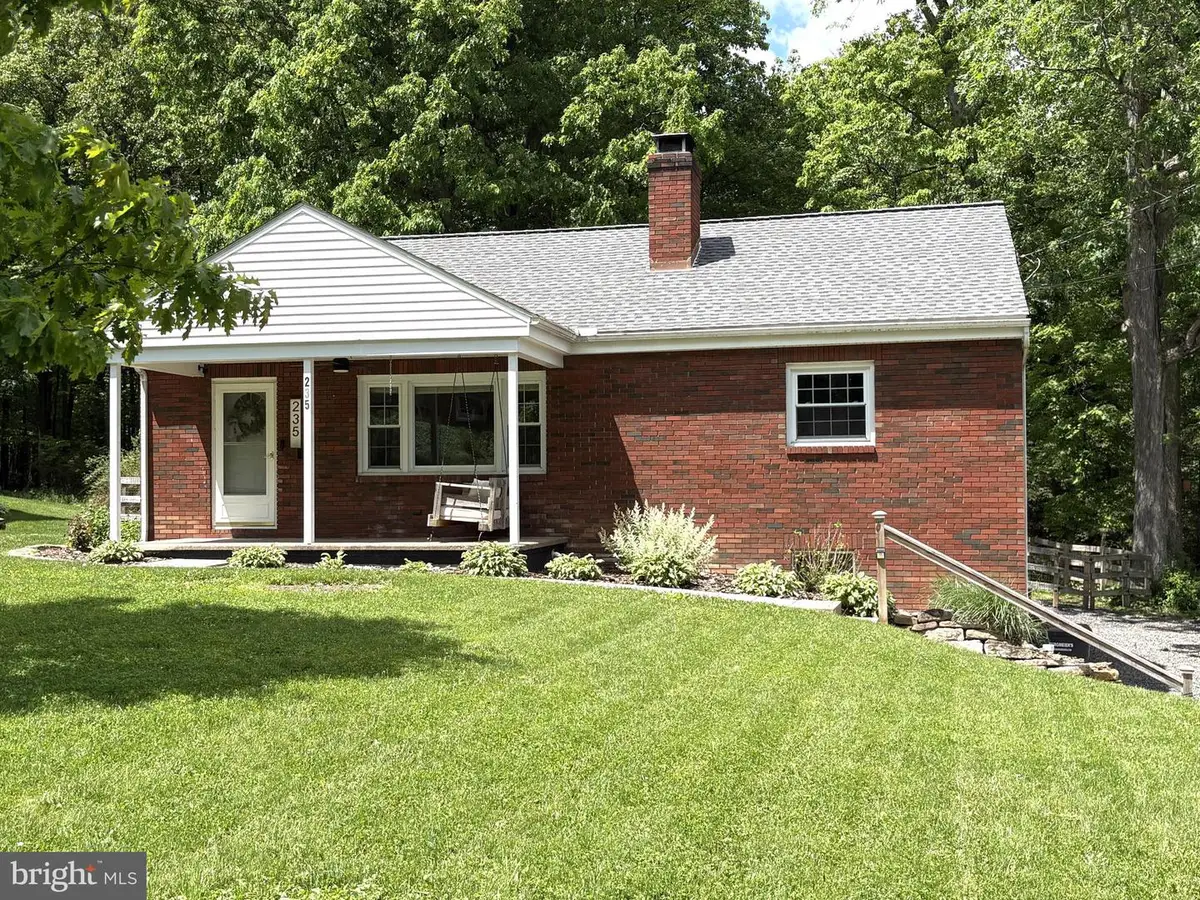 235 Deepwood Dr, Pine Grove Mills, PA 16868 - #1