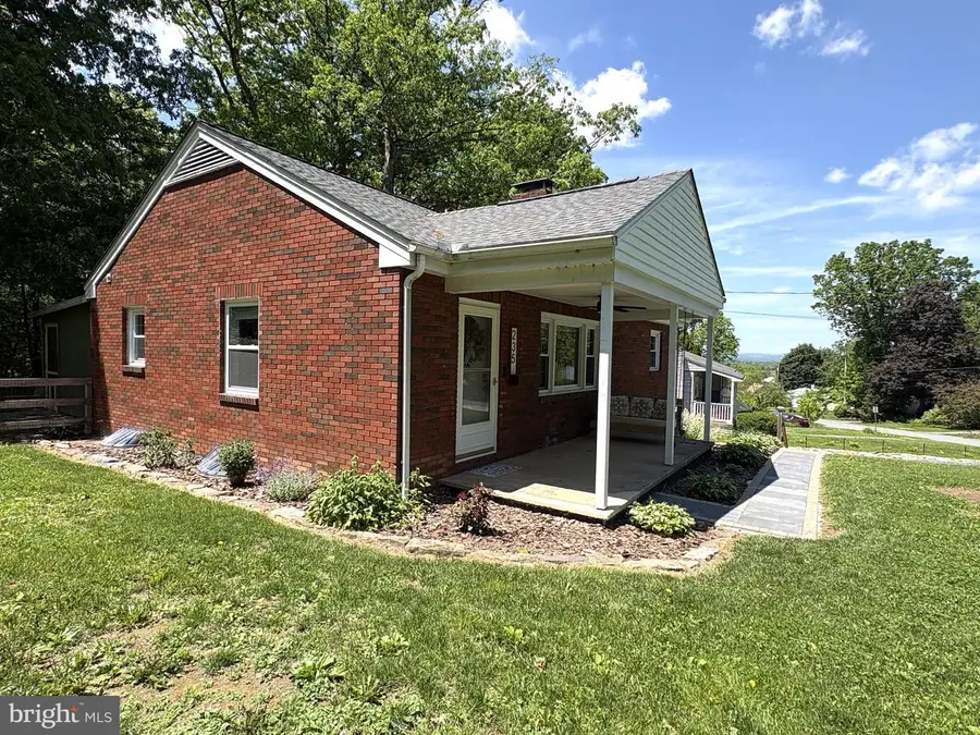 235 Deepwood Dr, Pine Grove Mills, PA 16868 - #2