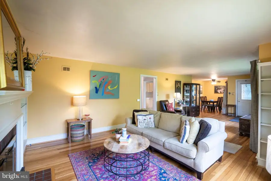 145 Waupelani Dr, State College, PA 16801 - #3