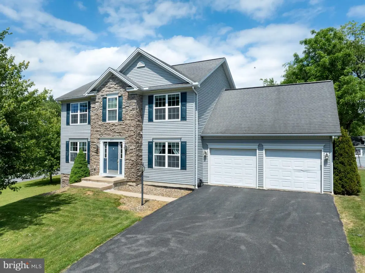 217 Washington Ave, Bellefonte, PA 16823 - #1