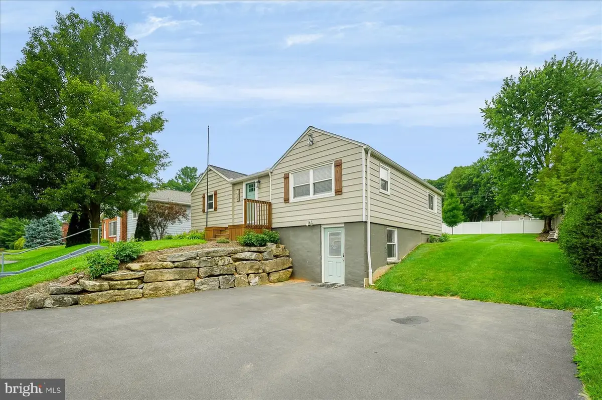 135 Lee Ave, Boalsburg, PA 16827 - #1