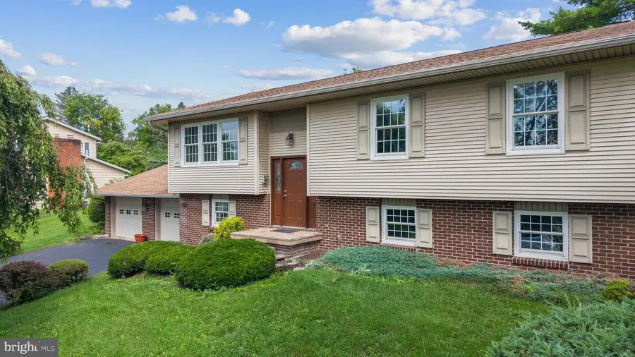 1255 Fairview Dr, Bellefonte, PA 16823 - #2
