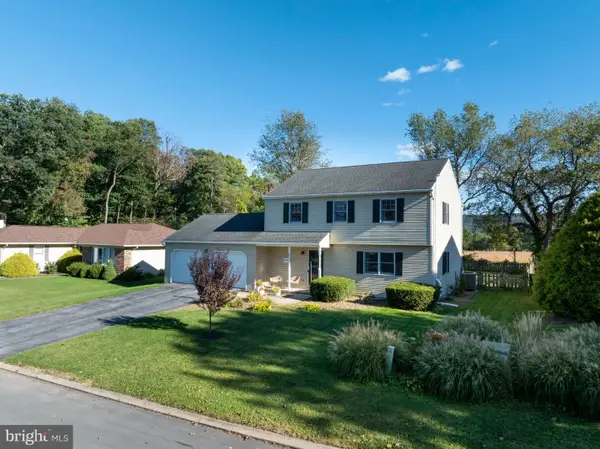 2294 Roylen Cir, STATE COLLEGE, PA 16801