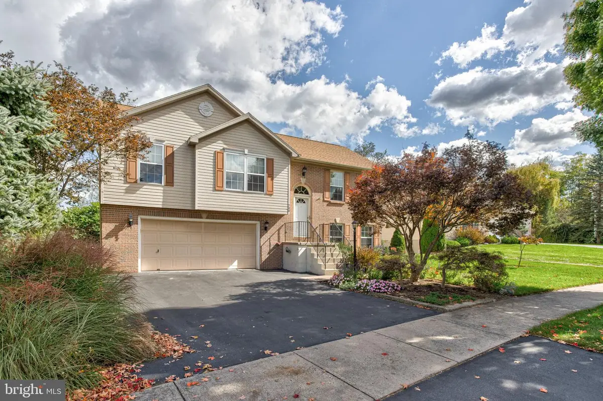 743 Tanager Dr, State College, PA 16803 - #1