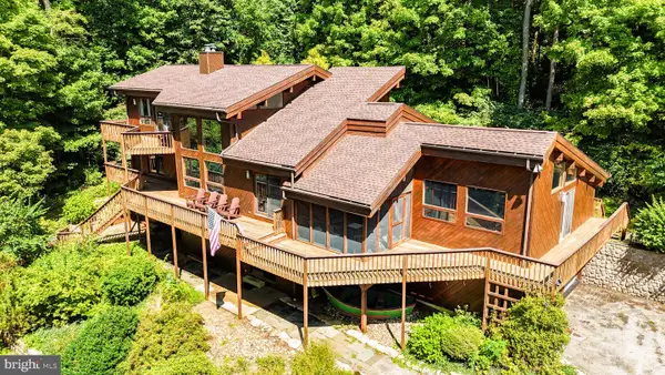 97 Grouse Ln, MILL HALL, PA 17751