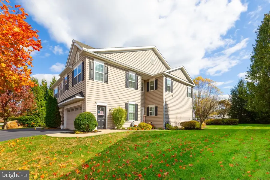 94 New Village Greene Dr, Honey Brook, PA 19344 - Image #2