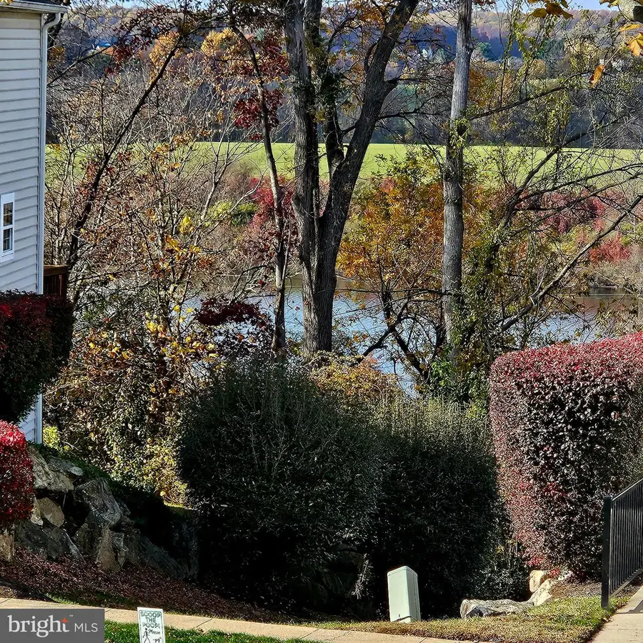 913 Harbour Ridge Ln, Downingtown, PA 19335 - Image #3