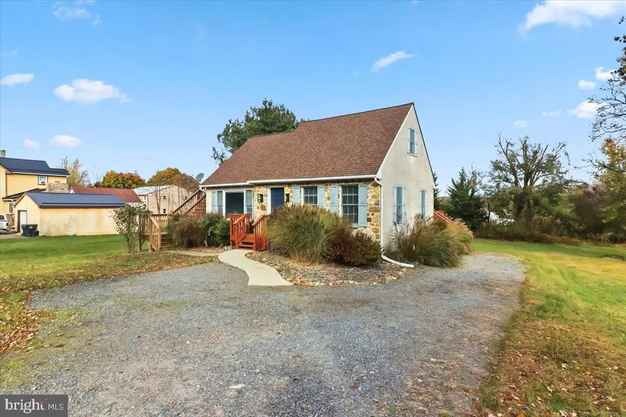 52 W Main St, Elverson, PA 19520 - Image #2