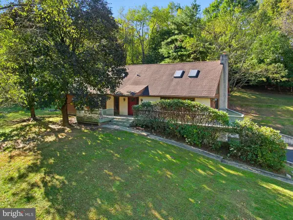 2 Carriage Ln, CHESTER SPRINGS, PA 19425