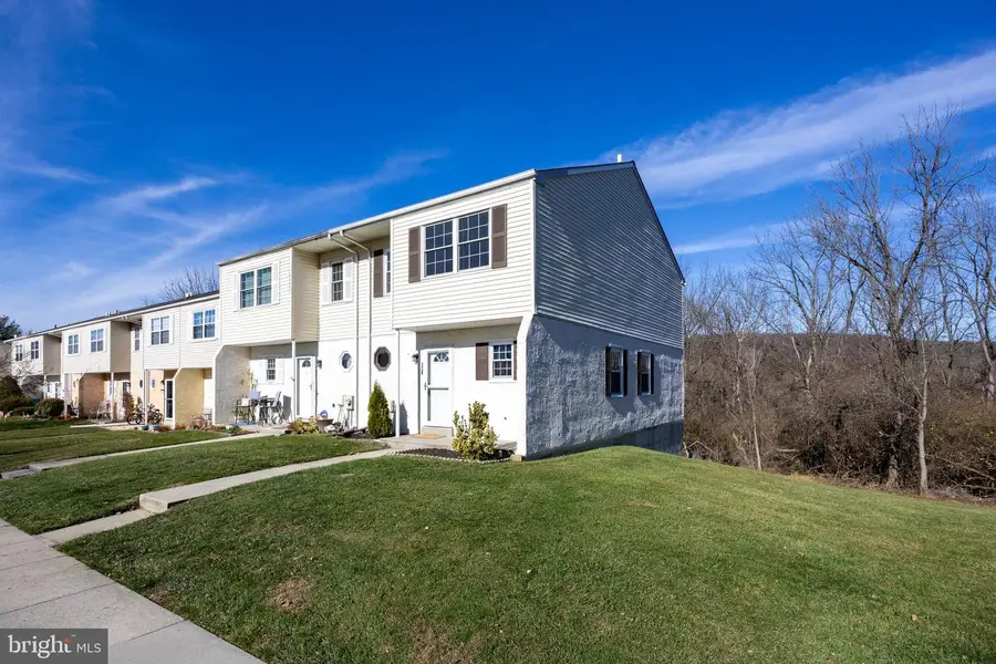 320 Carlyn Ct, Downingtown, PA 19335 - Image #2