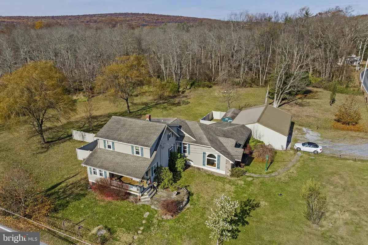 451 Pine Swamp Rd, Elverson, PA 19520 - Image #1