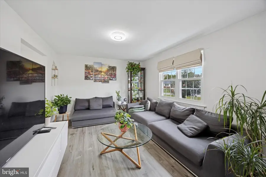 315 Oak Ln W, Exton, PA 19341 - Image #2