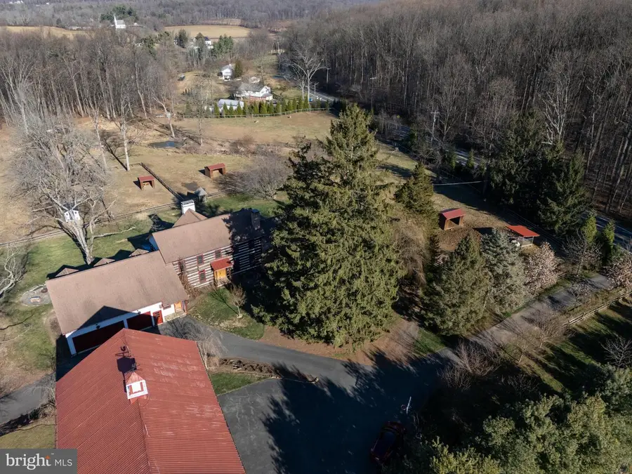 201 Pine Swamp Rd, Elverson, PA 19520 - Image #3