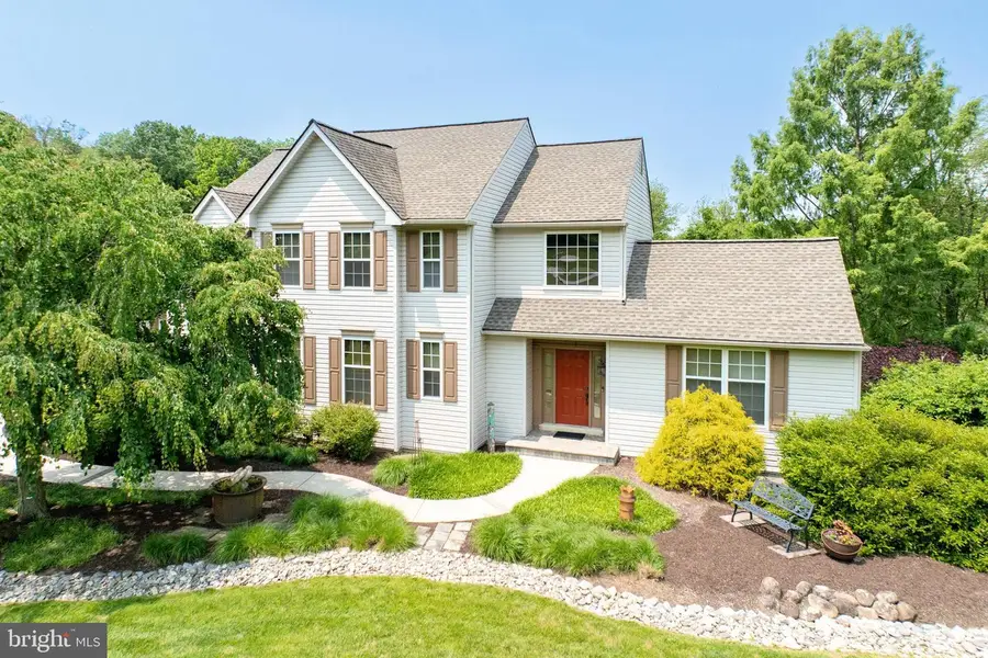 315 Martingale Cir, Coatesville, PA 19320 - Image #2