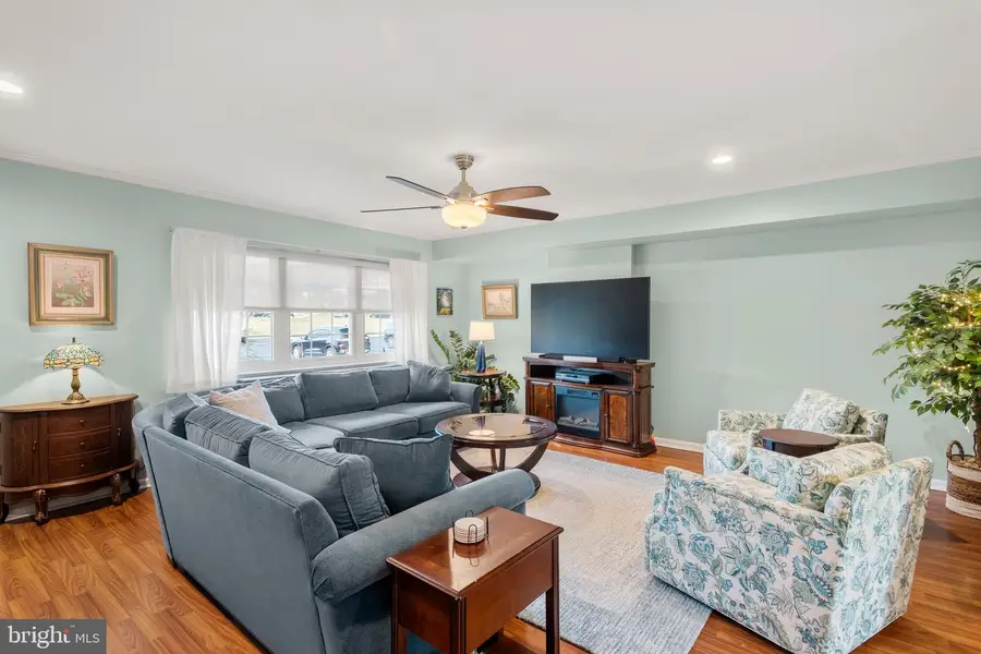 402 Devon Ct #487, Downingtown, PA 19335 - Image #2