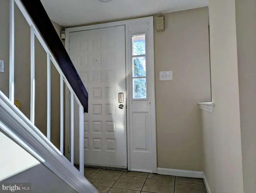 305 Paddock Dr, Chesterbrook, PA 19087 - Image #2