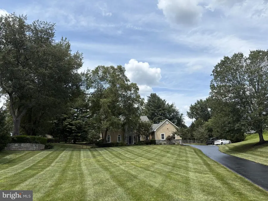 239 Heather Ridge Cir, West Chester, PA 19382 - Image #2