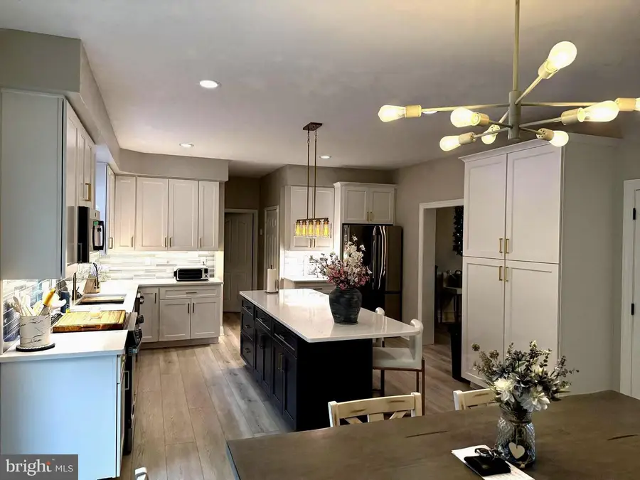 239 Heather Ridge Cir, West Chester, PA 19382 - Image #3