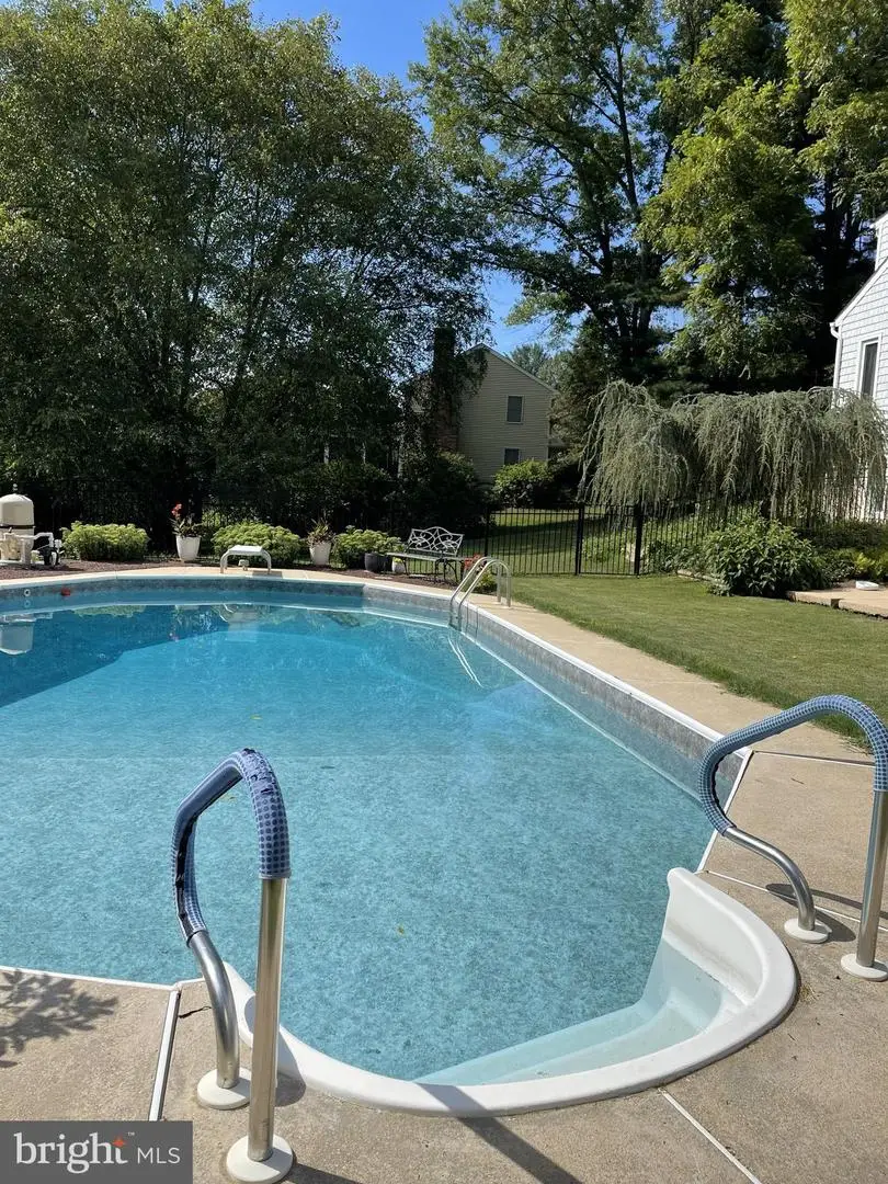 302 Manor Dr, Kennett Square, PA 19348 - Image #2