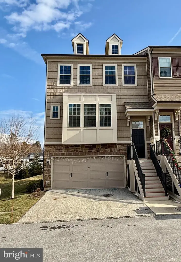 12 Maxwell Ln, Malvern, PA 19355 - Image #1