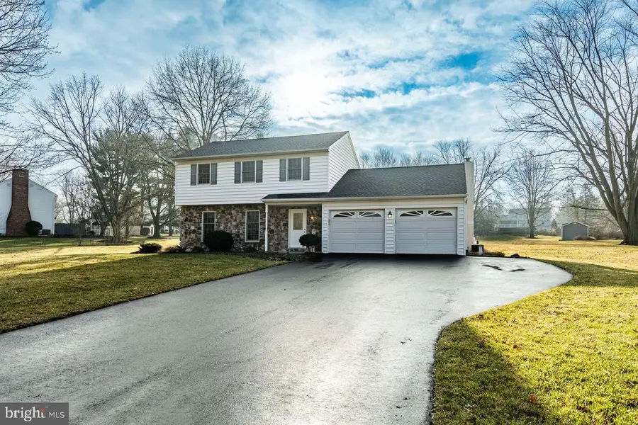 111 Firethorn Dr, Downingtown, PA 19335 - Image #2