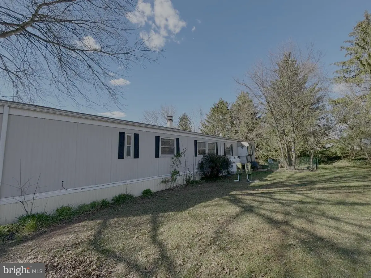 7 Oak Dr, Spring City, PA 19475 - Image #1
