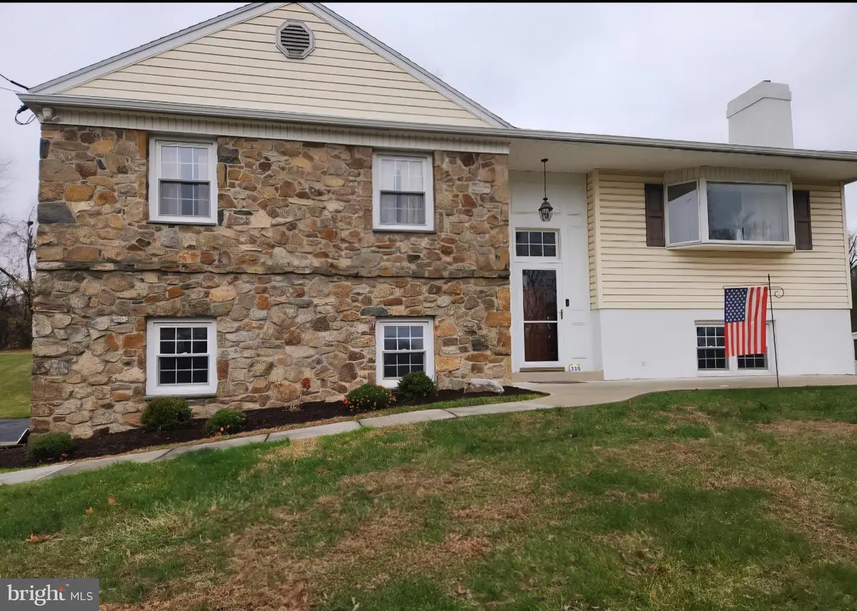 220 Coldstream Rd, Phoenixville, PA 19460 - #1