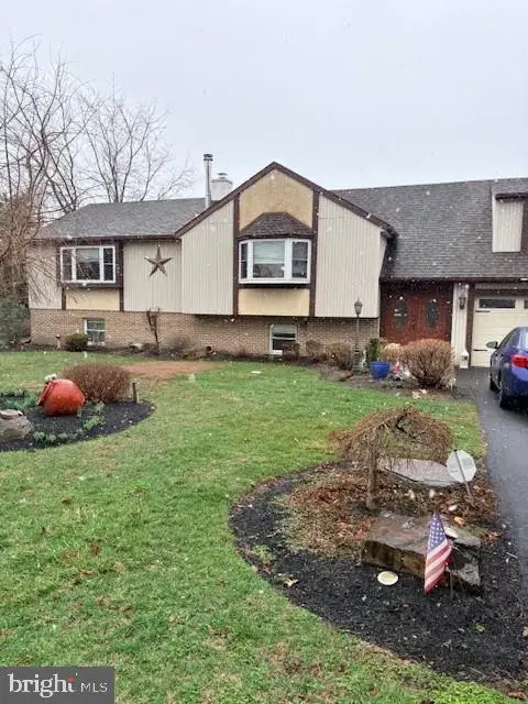 23 W Conestoga Rd, ELVERSON, PA 19520