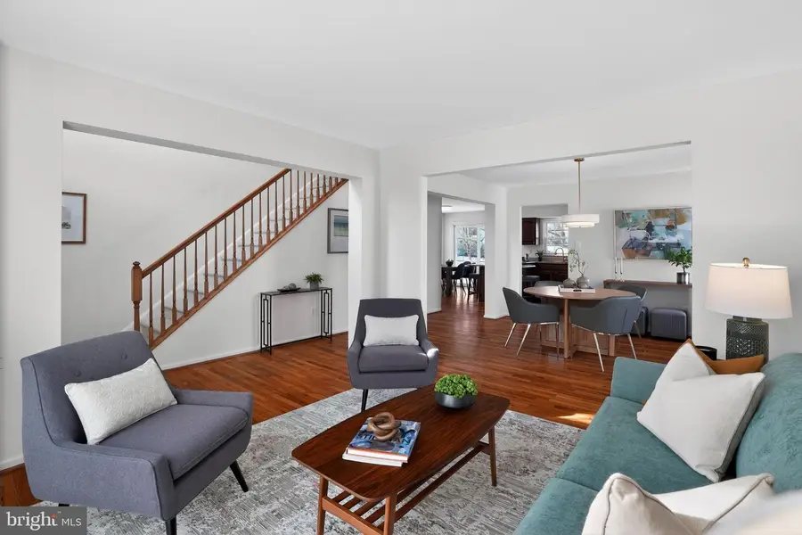 886 S York Dr, Downingtown, PA 19335 - Image #2