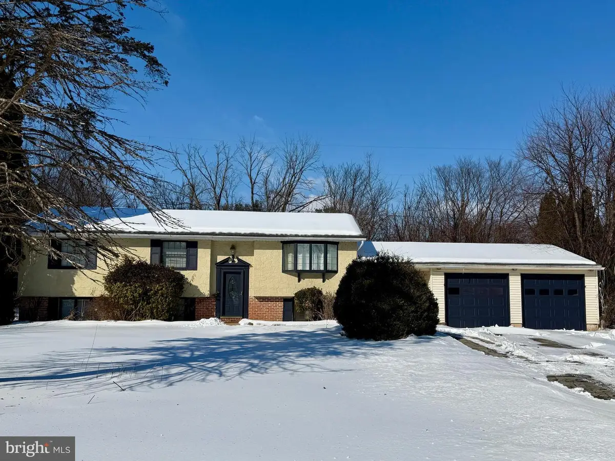 110 Wendy Cir, Coatesville, PA 19320 - Image #1