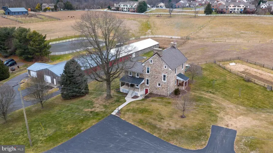 76 S Brick Ln, Elverson, PA 19520 - Image #2