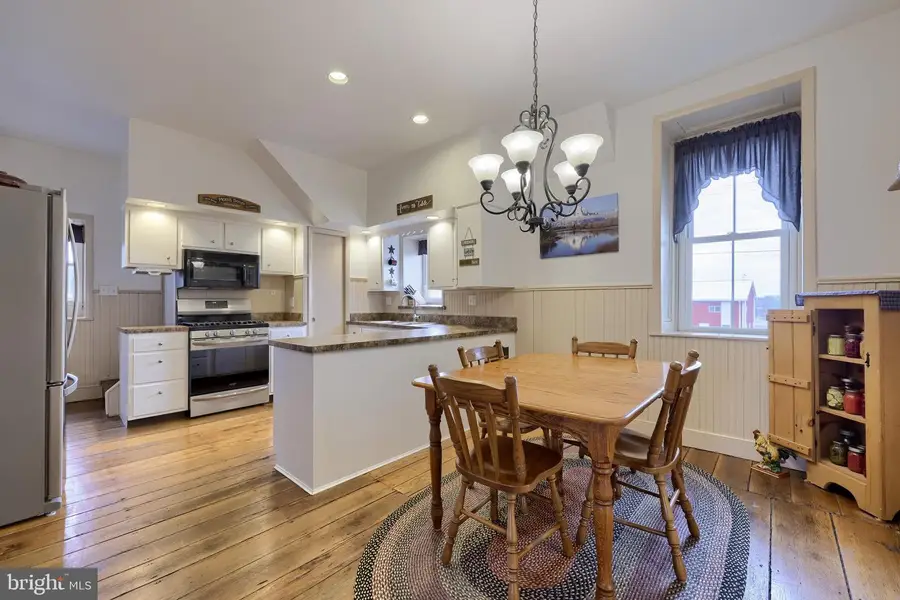 76 S Brick Ln, Elverson, PA 19520 - Image #2