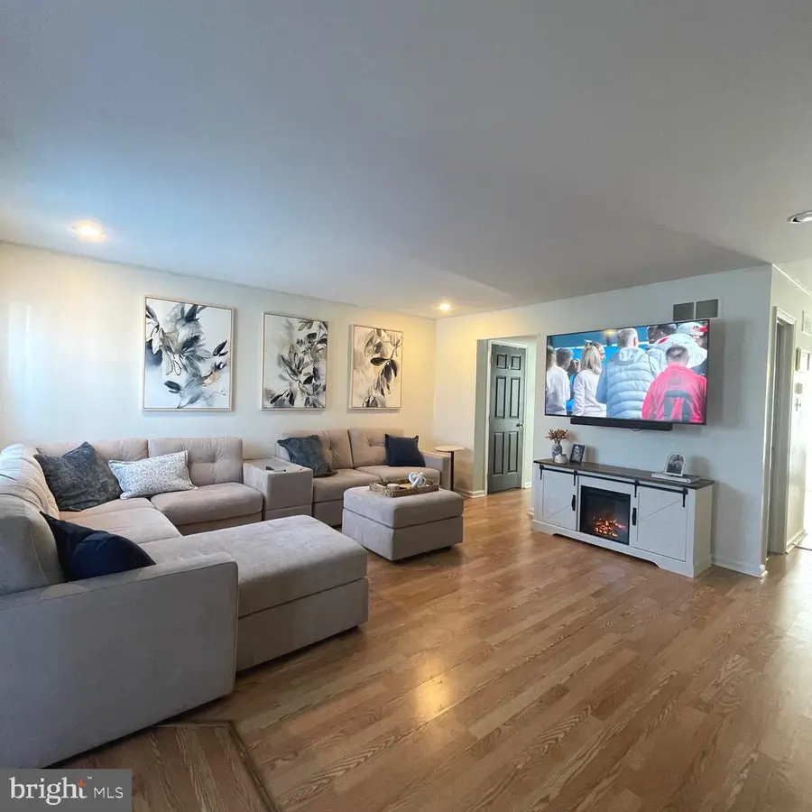 810 Amber Ln, West Chester, PA 19382 - #2