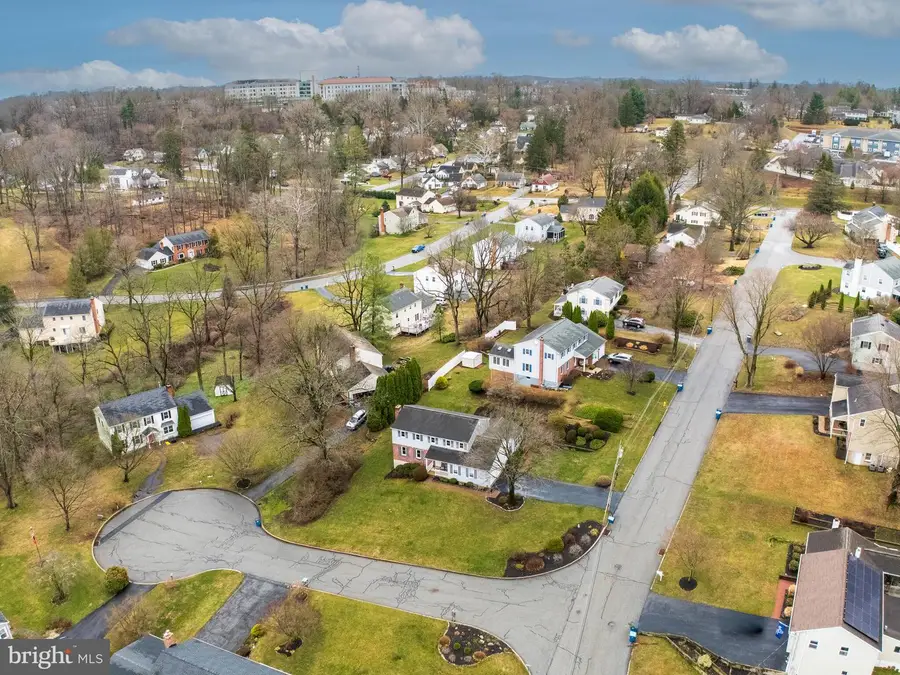 913 Baylowell Dr, West Chester, PA 19380 - #2