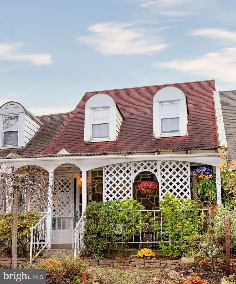 902 Woodlawn Ave, Phoenixville, PA 19460 - #1