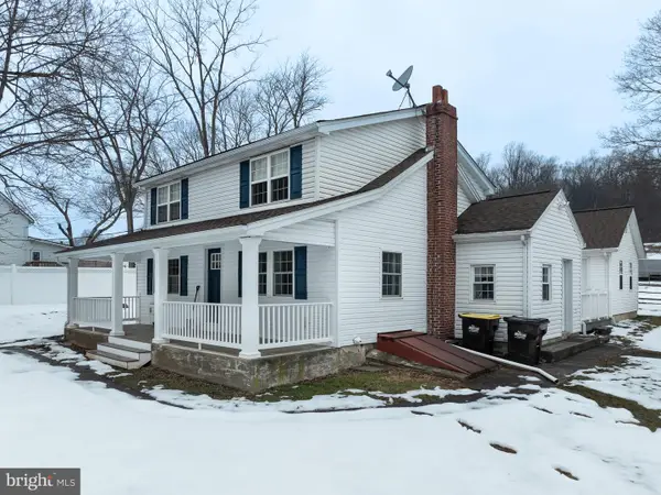 215 Hopewell Rd, ELVERSON, PA 19520