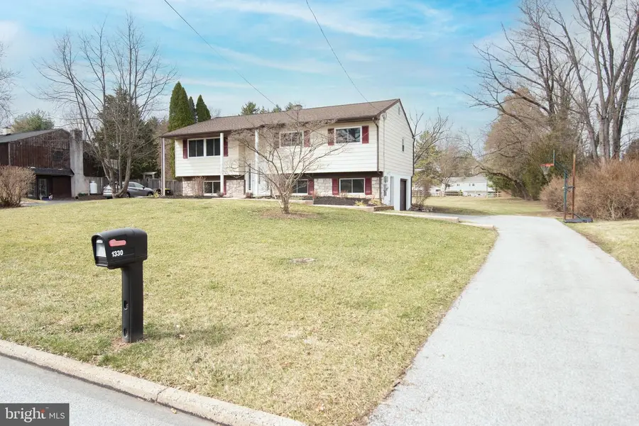 1330 Ridgeview Dr, Phoenixville, PA 19460 - #2