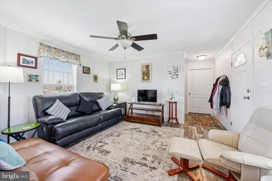 8 Hilltop Dr, West Grove, PA 19390 - #3