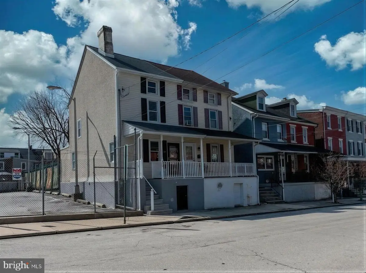 328 Church St, Phoenixville, PA 19460 - #1