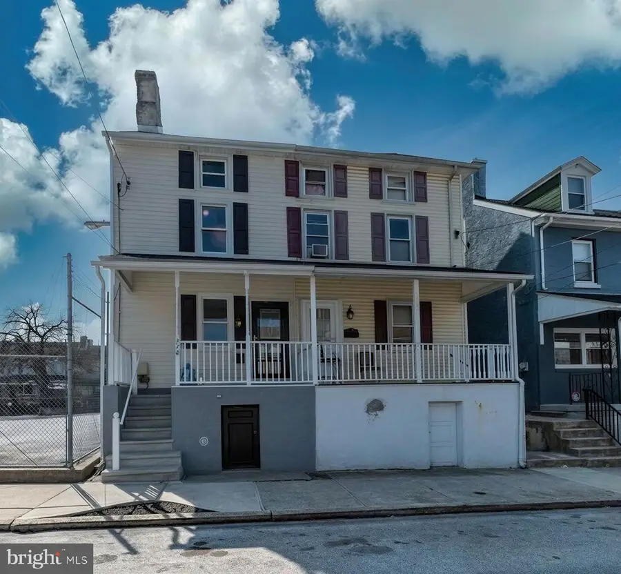 328 Church St, Phoenixville, PA 19460 - #2