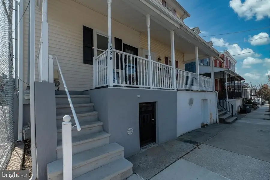 328 Church St, Phoenixville, PA 19460 - #3