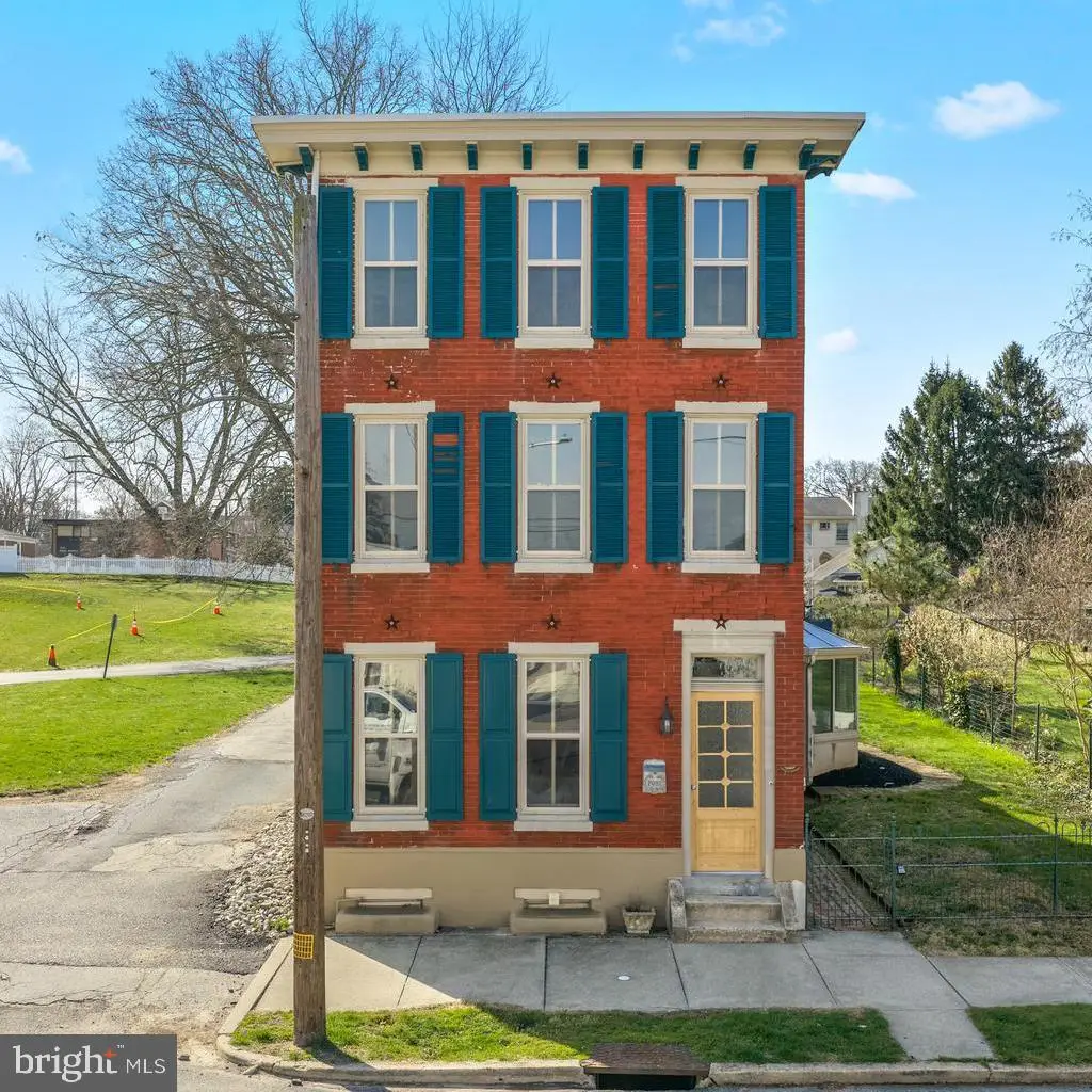 114 Washington Ave, Phoenixville, PA 19460 - #1