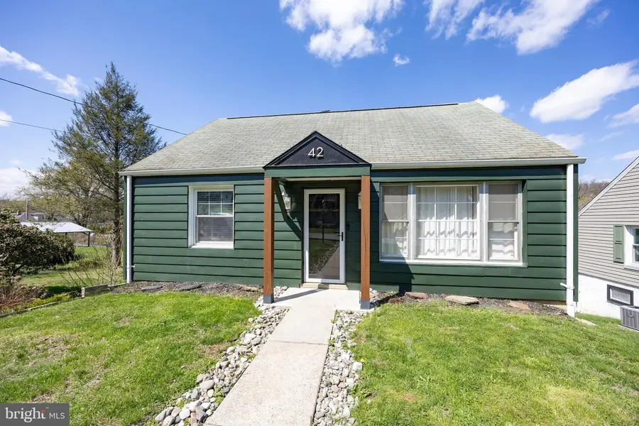 42 Spruce St, Coatesville, PA 19320 - #2