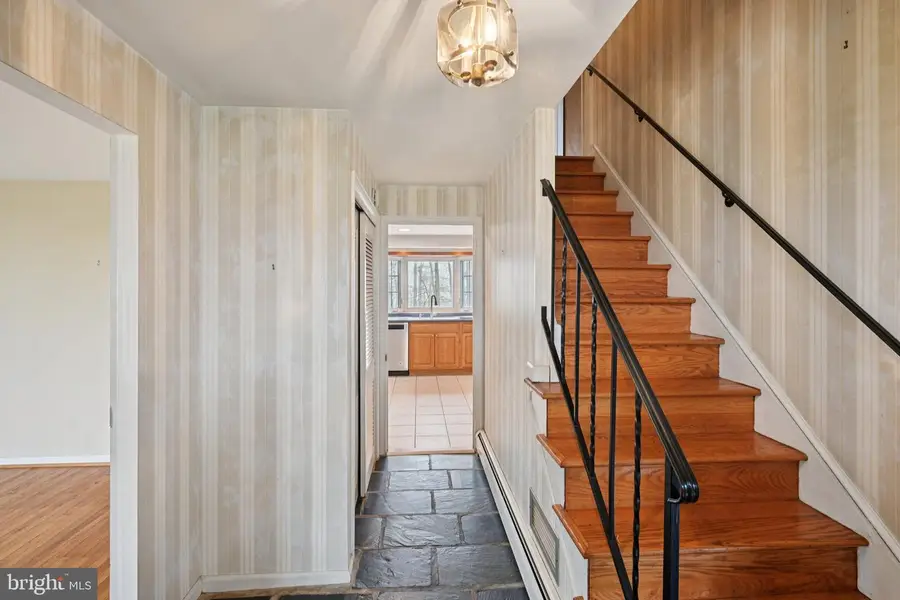 414 Longwood Dr, Exton, PA 19341 - #2