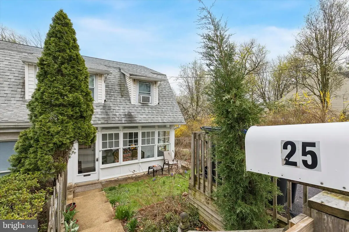 25 Woodbine Ave, Paoli, PA 19301 - #1