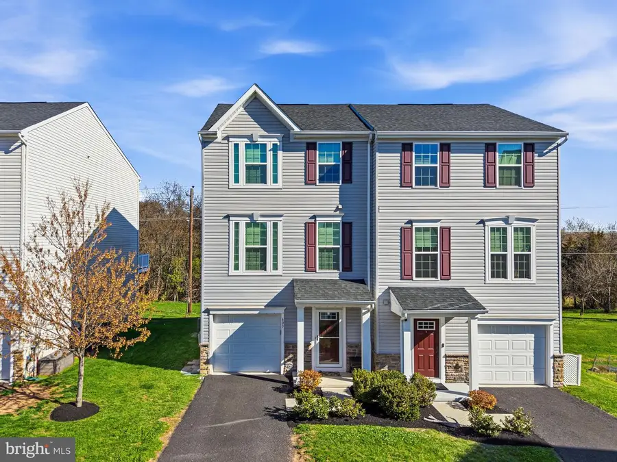 603 Columbus Dr, Spring City, PA 19475 - #2