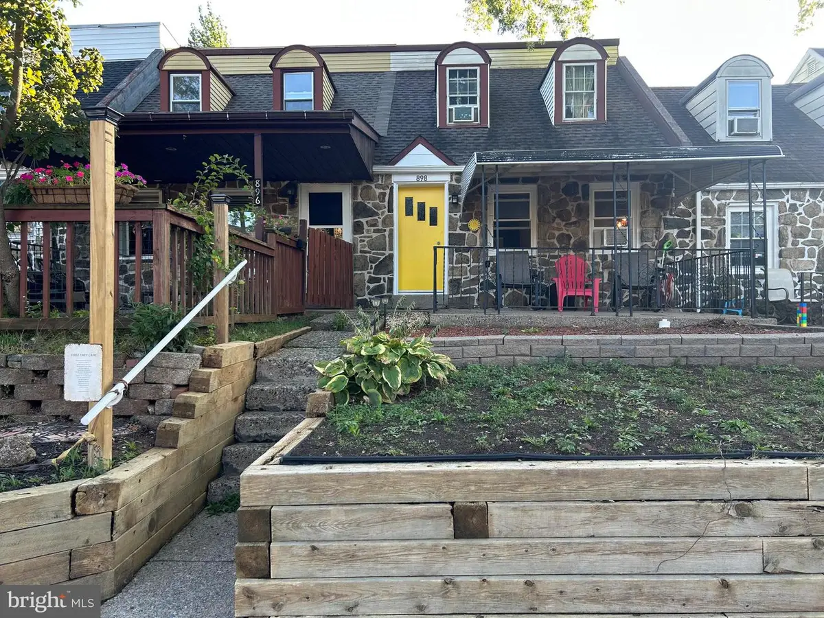 898 Woodlawn Ave, Phoenixville, PA 19460 - #1