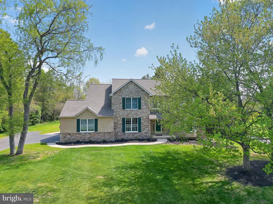 103 N Iroquois Ln, Chester Springs, PA 19425 - #3