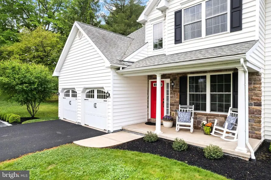 1012 Country Walk Dr, Pottstown, PA 19465 - #2