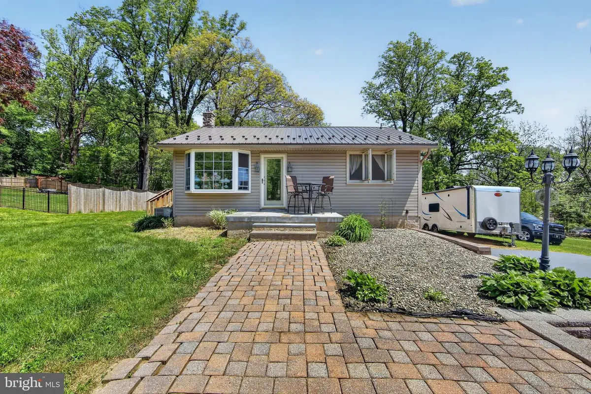 215 N Limestone Rd, Parkesburg, PA 19365 - #1
